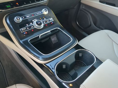 Used 2022 Lincoln Nautilus FWD w/ Premium Package image 20