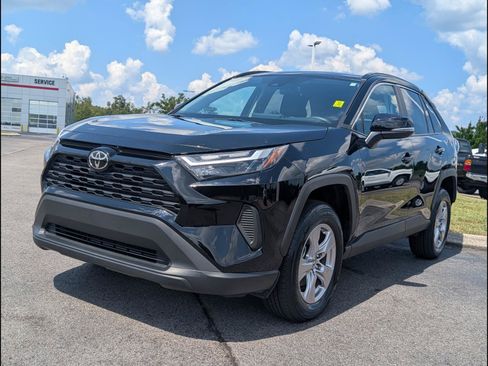 Used 2025 Toyota RAV4 XLE AWD/4WD image 5