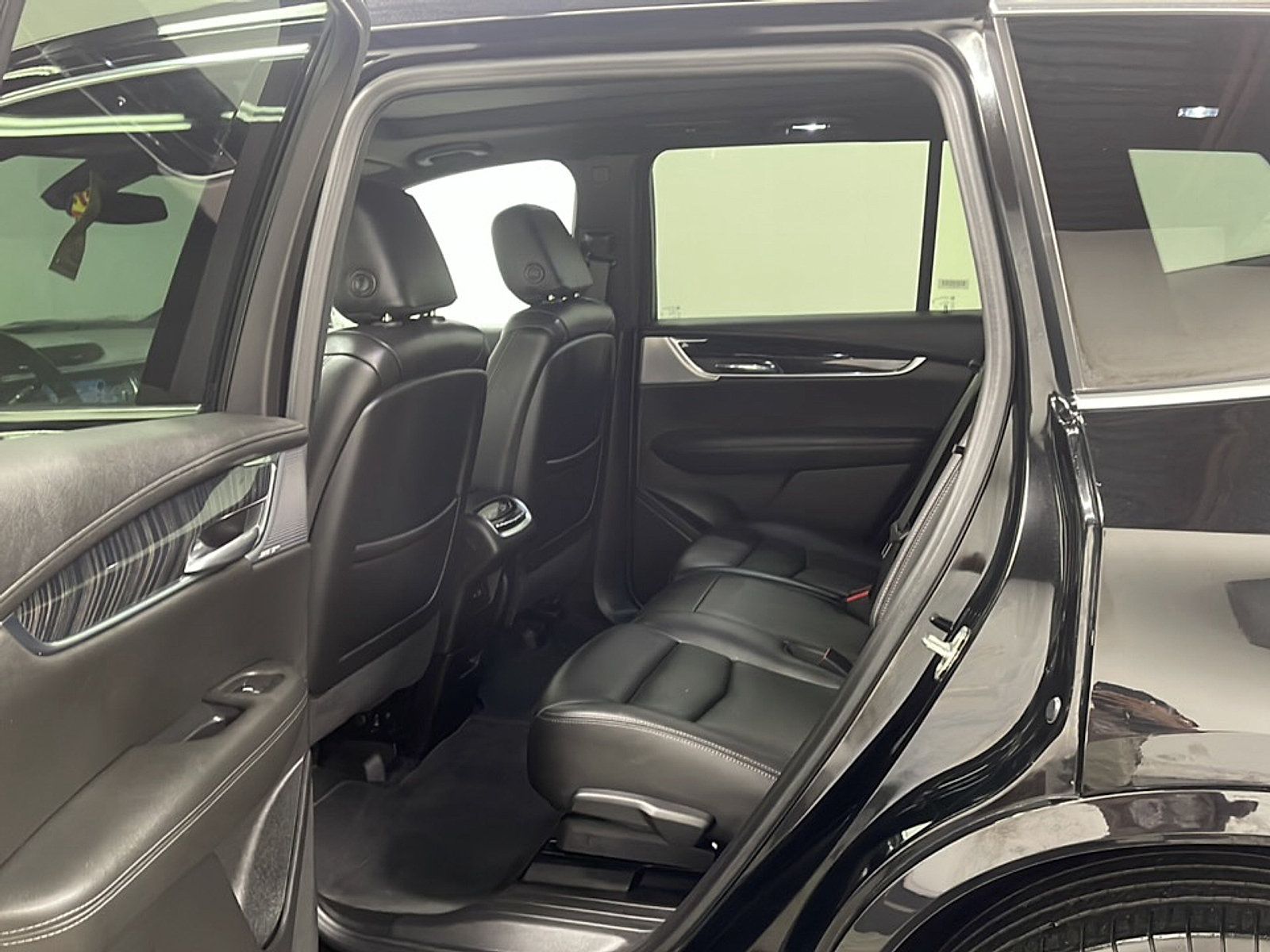 Used 2023 Cadillac XT6 Premium Luxury AWD/4WD image 15