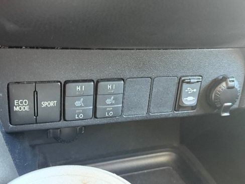 Used 2013 Toyota RAV4 Limited FWD image 11