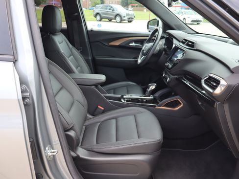 Used 2023 Chevrolet TrailBlazer ACTIV w/ Convenience Package FWD image 12