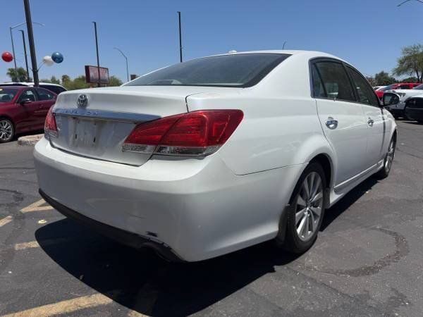 Used 2012 Toyota Avalon Limited FWD image 3