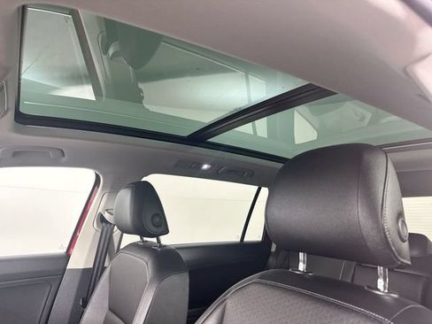 Used 2018 Volkswagen Tiguan SEL AWD/4WD image 18