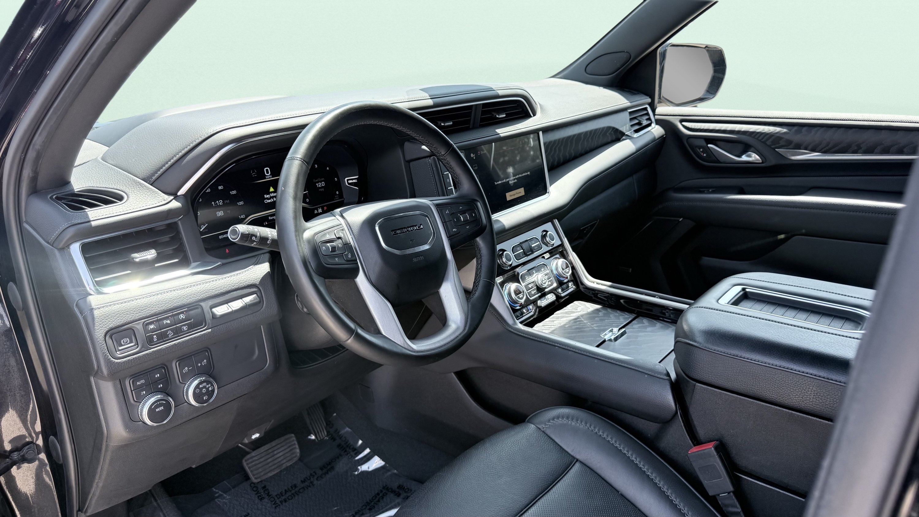 Used 2023 GMC Yukon Denali AWD/4WD image 25