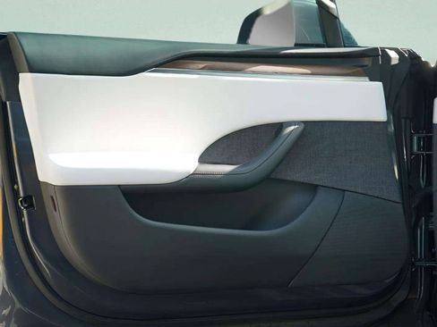 Used 2021 Tesla Model S Plaid image 43