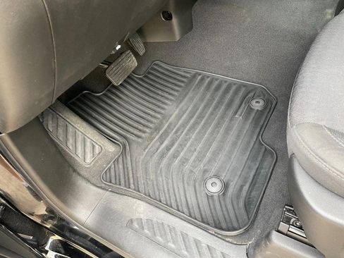 Used 2022 Chevrolet Silverado 1500 Custom image 23