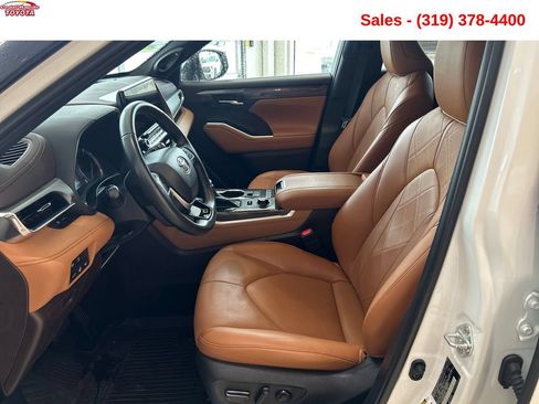 Used 2022 Toyota Highlander Platinum AWD/4WD image 11