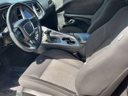 Used 2018 Dodge Challenger SXT RWD image 9