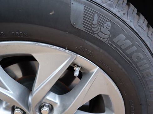 Used 2021 Toyota Sienna XLE image 33