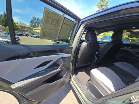 Used 2025 Volkswagen Tiguan SE R-Line AWD/4WD image 15