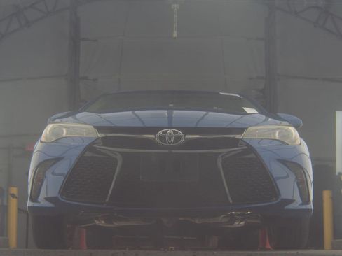Used 2016 Toyota Camry SE FWD image 4