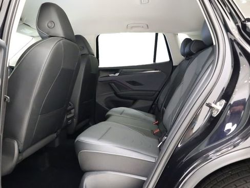 Used 2025 Volkswagen Tiguan SE FWD image 28