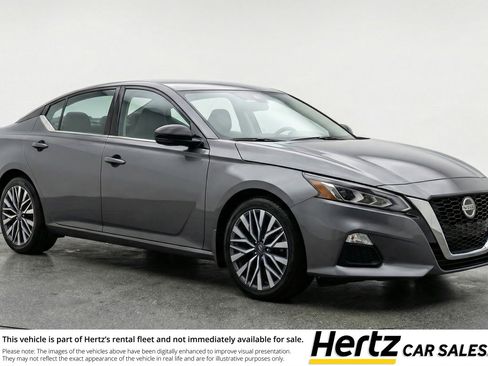 Used 2025 Nissan Altima 2.5 SV image 1