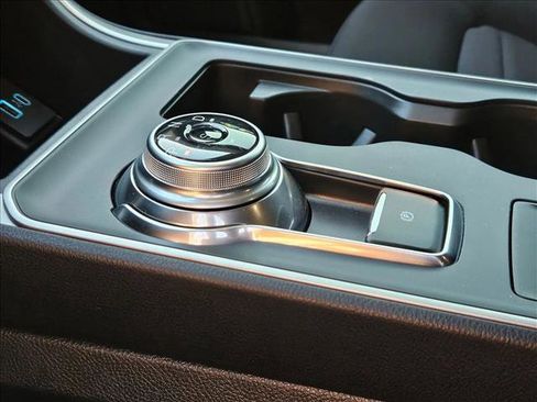 Used 2024 Ford Edge SE image 11