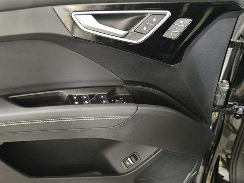 Certified 2024 Audi Q4 e-tron Prestige w/ Black Optic Package image 28