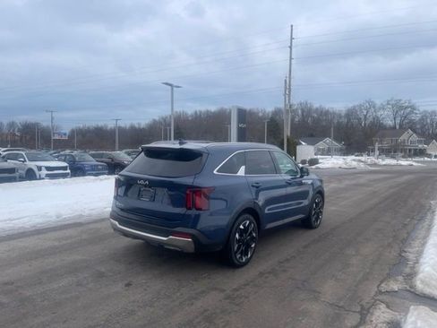 Certified 2025 Kia Sorento SX image 3