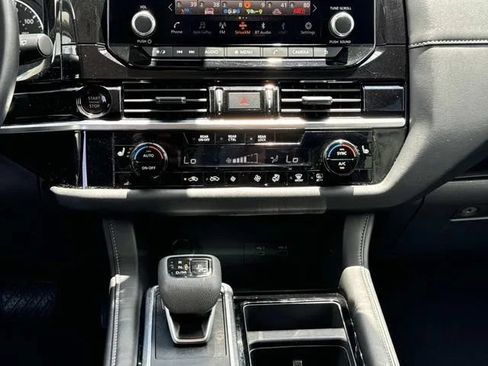 Used 2025 Nissan Pathfinder SV FWD image 19