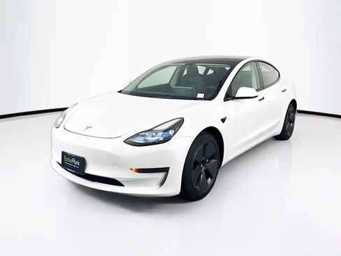 Used 2023 Tesla Model 3 Standard Range RWD image 3