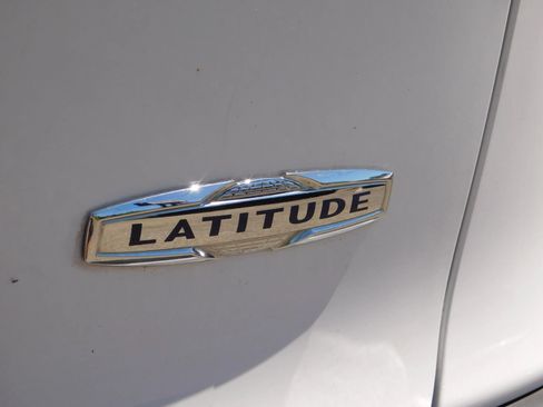 Used 2020 Jeep Cherokee Latitude FWD image 6
