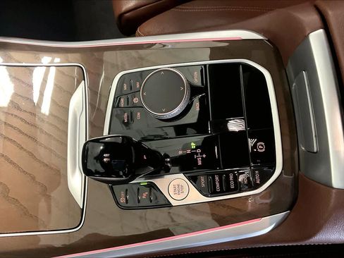 Used 2022 BMW X5 xDrive40i w/ Premium Package image 16