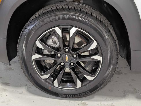Used 2021 Chevrolet TrailBlazer LT w/ Convenience Package AWD/4WD image 3