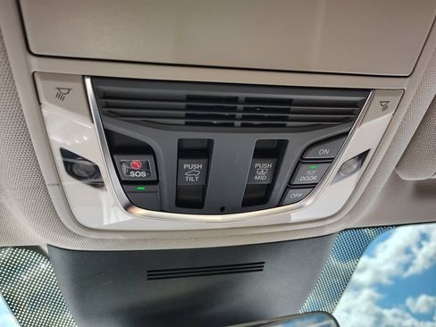 Used 2025 Acura MDX SH-AWD w/ Technology Package image 24