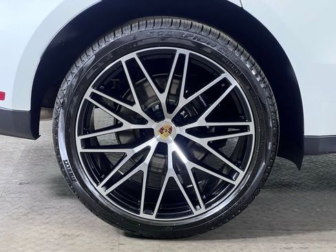 Certified 2026 Porsche Macan AWD/4WD image 14