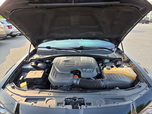 Used 2018 Chrysler 300 S w/ 300S Premium Group 2 RWD image 19