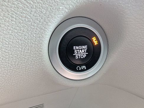 Used 2023 Chrysler Pacifica Touring-L FWD image 23