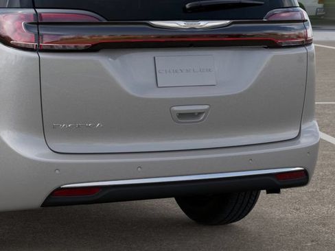 New 2026 Chrysler Pacifica Select FWD image 14