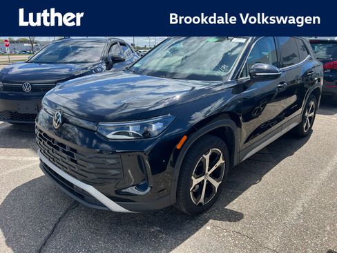 Used 2025 Volkswagen Tiguan SE AWD/4WD image 1