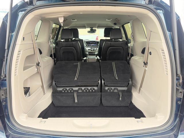 Used 2024 Chrysler Pacifica Touring-L FWD image 43