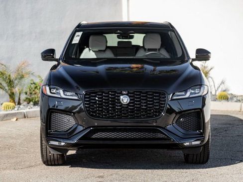 New 2026 Jaguar F-PACE R-Dynamic S image 3