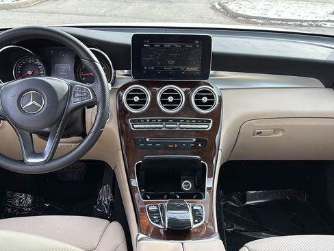 Used 2017 Mercedes-Benz GLC 300 4MATIC image 9