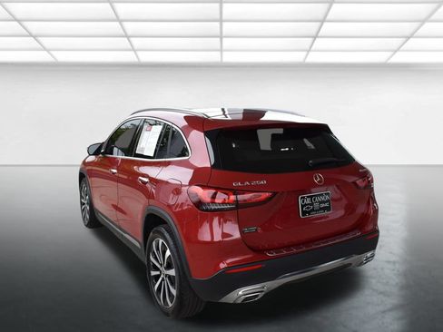 Used 2021 Mercedes-Benz GLA 250 4MATIC w/ Premium Package image 9