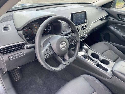 Used 2025 Nissan Altima 2.5 S FWD image 17