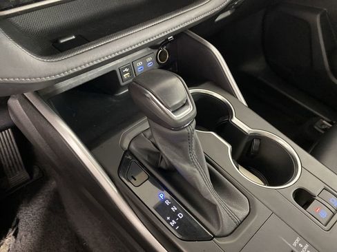 Used 2022 Toyota Highlander XLE image 16