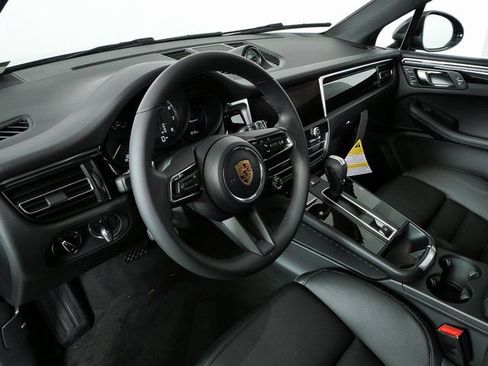 Used 2026 Porsche Macan AWD/4WD image 4