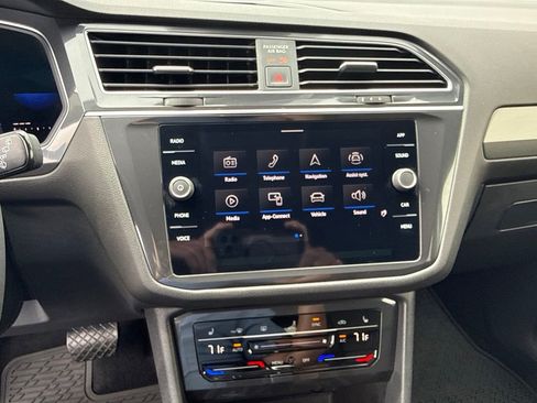 Used 2022 Volkswagen Tiguan SE FWD image 26