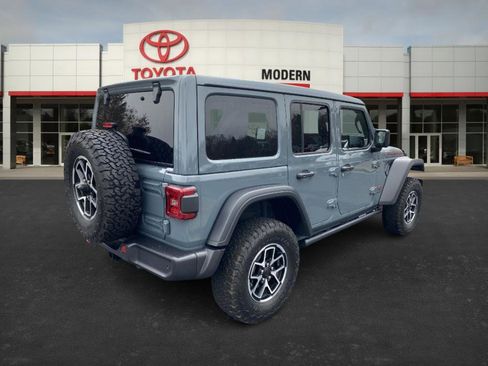 Used 2025 Jeep Wrangler Unlimited Rubicon image 5