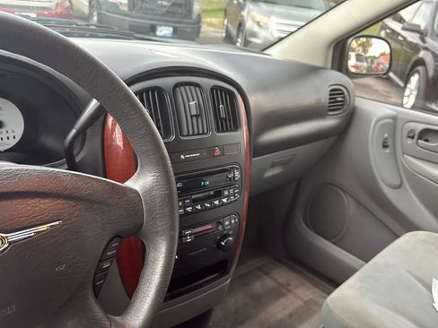 Used 2007 Chrysler Town & Country w/ Popular Equipment Group I image 26