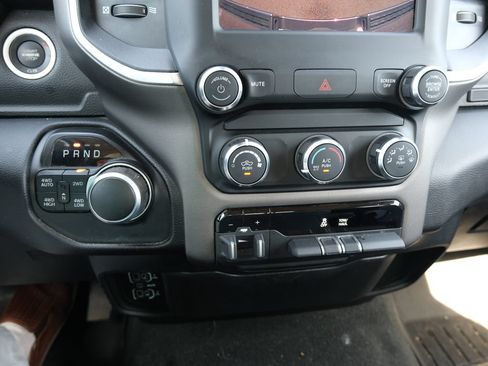 Used 2020 RAM 1500 Big Horn AWD/4WD image 12