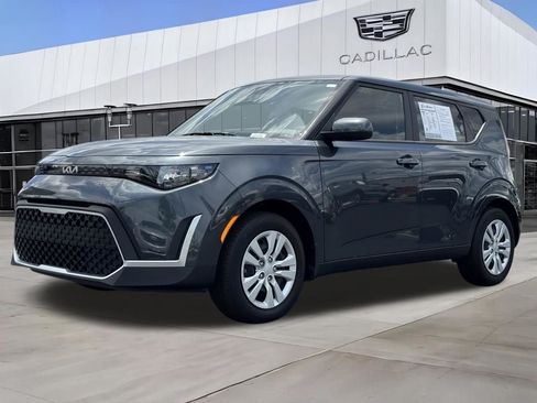 Used 2025 Kia Soul LX FWD image 5