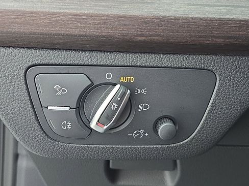 Used 2025 Audi Q5 e Premium Plus w/ Premium Plus Package image 26