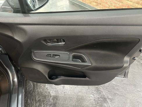 Used 2021 Nissan Versa SV image 11