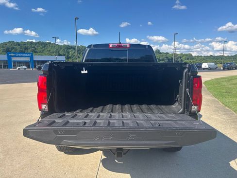 Used 2026 Chevrolet Colorado ZR2 w/ Technology Package AWD/4WD image 14