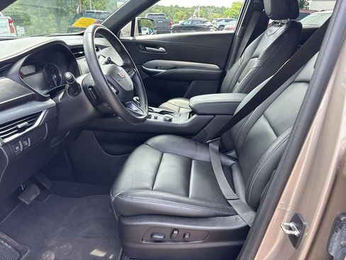 Used 2022 Cadillac XT4 Premium Luxury w/ Enhanced Visibility Package FWD image 13