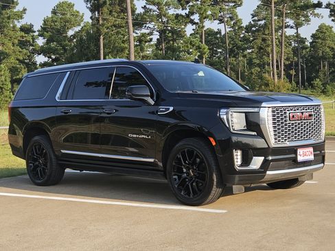 Used 2023 GMC Yukon XL Denali AWD/4WD image 3