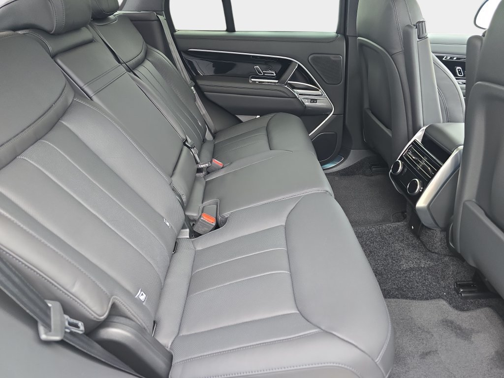 New 2025 Land Rover Range Rover SE AWD/4WD image 11