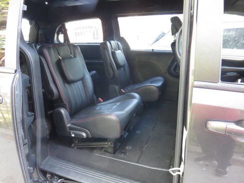 Used 2018 Dodge Grand Caravan GT FWD image 23